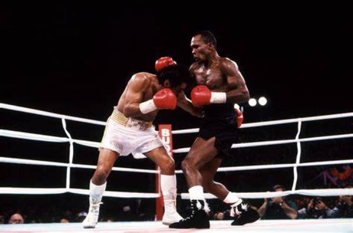 Sugar Ray Leonard versus Roberto Duran Photographic print for sale