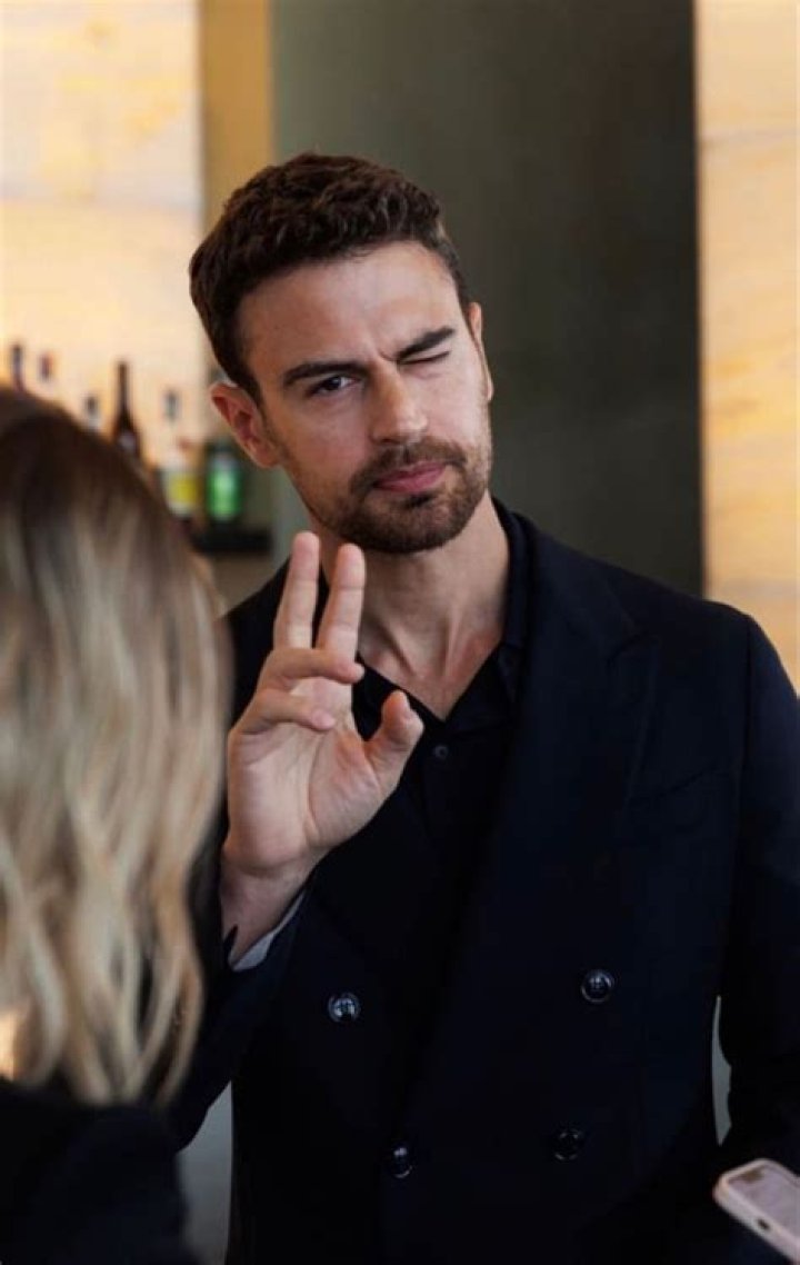Take A Tour To Theo James Looks That You Can Try Out! Theo james