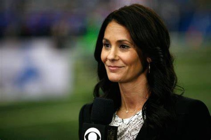 Tall order CBS Sports&rsquo; Tracy Wolfson uses stepladder for interviews at