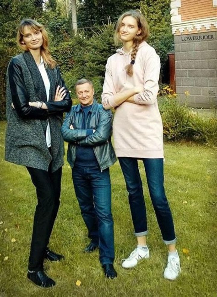 Tall Volleyball sisters by lowerrider on DeviantArt Tall women, Tall