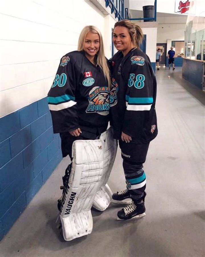 The bluewater hawks were her team, and they still... MARCA English