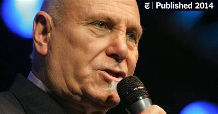 Tim Hauser Singer who founded and led Manhattan Transfer, best known