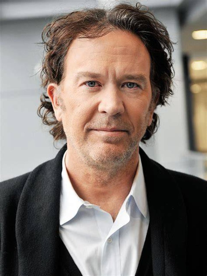 Timothy Hutton 2018 Girlfriend, net worth, tattoos, smoking & body