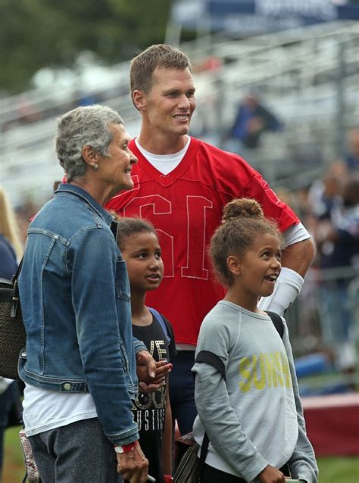 Tom Brady enjoys time with his mom after Patriots practice Boston Herald
