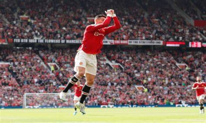 Top 5 Cristiano Ronaldo HatTricks Of All Time Fleekloaded