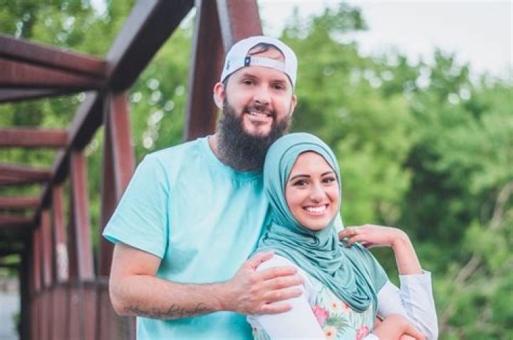 Toronto influencer couple started an ecofriendly tiedye hijab company