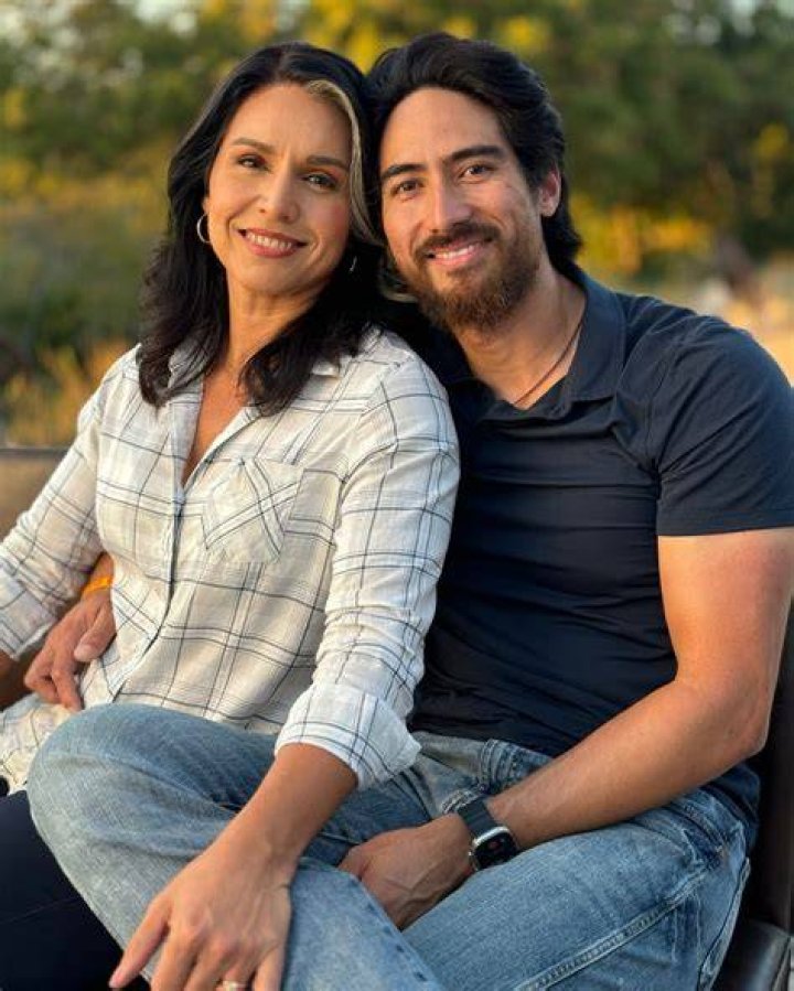 Tulsi Gabbard Height, Exhusband Eduardo Tamayo, Parents, Wikipedia Bio