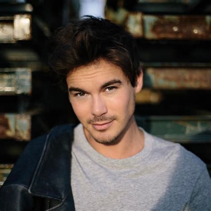 Tyler Blackburn (Actor) Height, Weight, Age, Affairs, Biography & More