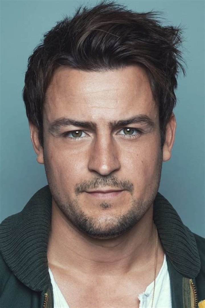 Tyler Hynes Biography, Age, Height, Girlfriend mrDustBin