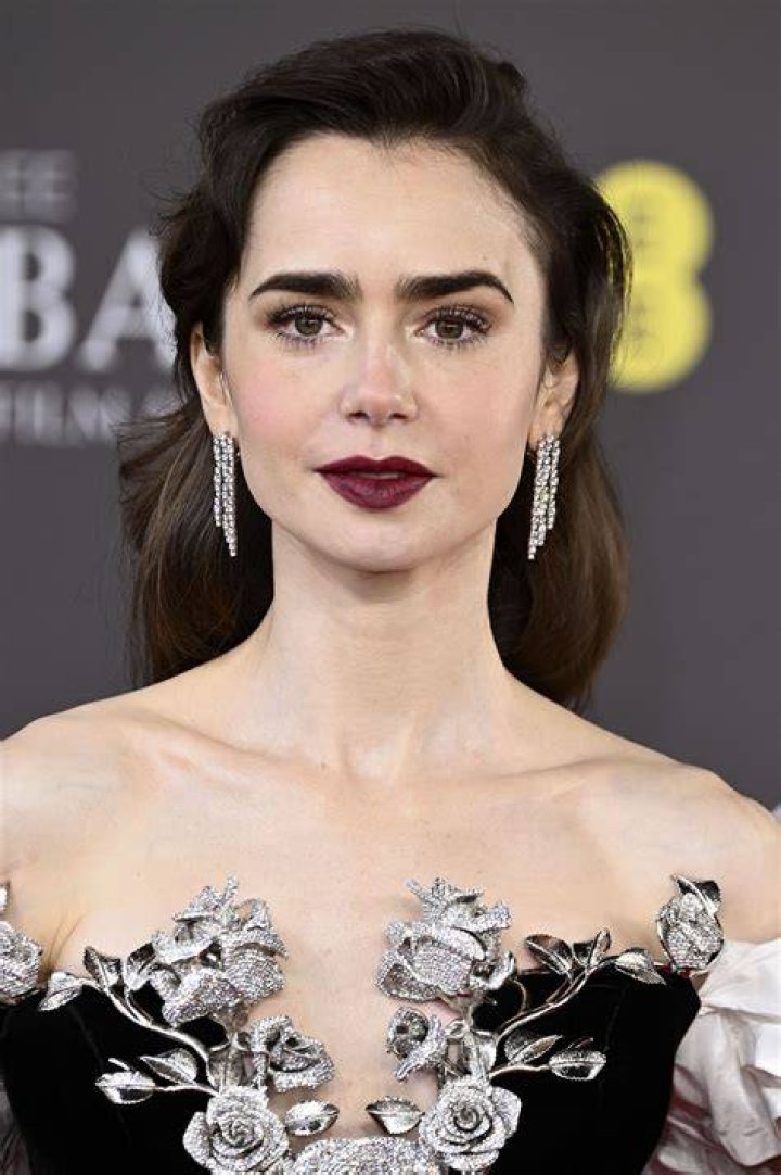 Unveiling Lily Collins' Height: Discoveries And Insights