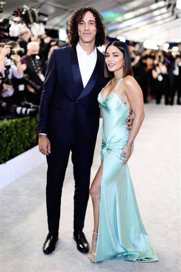 Vanessa Hudgens shows off engagement ring from fianc&eacute; Cole Tucker