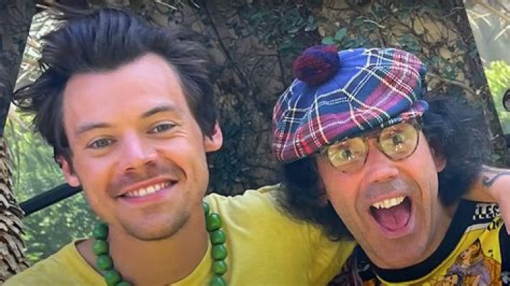 Watch Nardwuar Interview Harry Styles at Coachella 2022 Pitchfork
