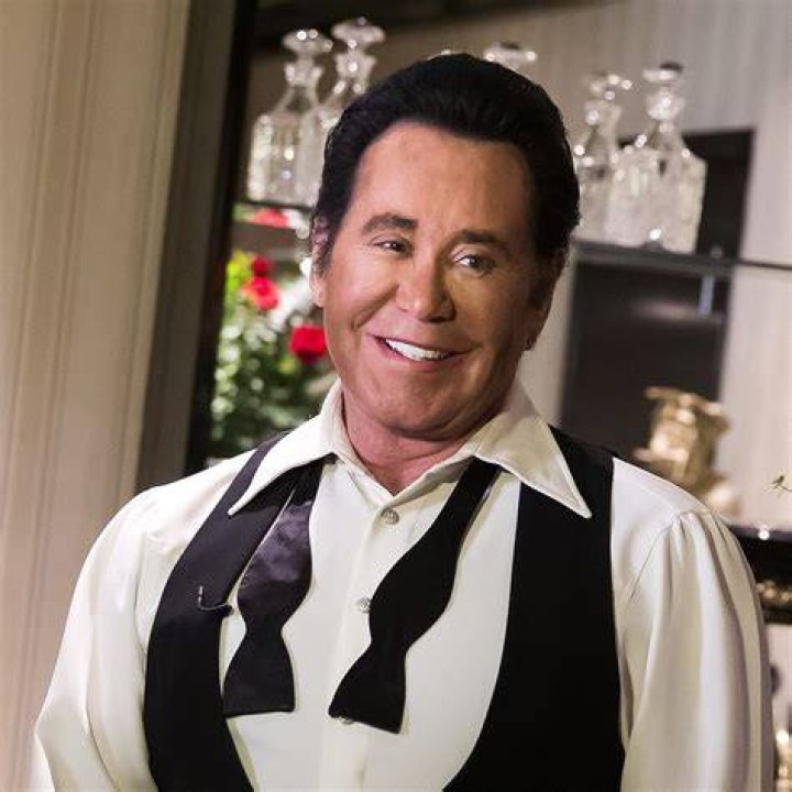 Wayne Newton Forced by Back Injury to Cancel Las Vegas Shows Casino