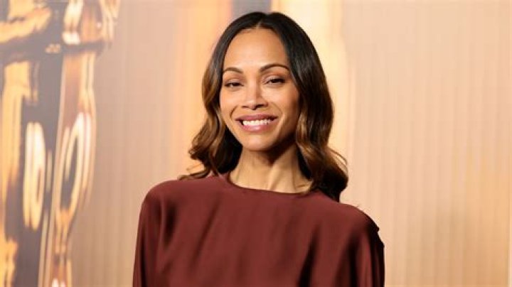 Zoe Saldana shows off her bump as she shops with her sister Mariel