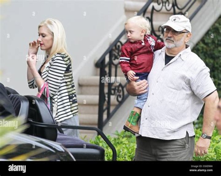 Zuma Rossdale, Dennis Stefani and Gwen Stefani Gwen Stefani shopping